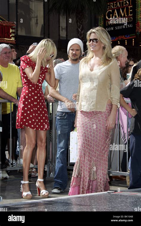 kimberly stewart and penny lancaster rod stewart hollywood walk of fame hollywood los angeles usa