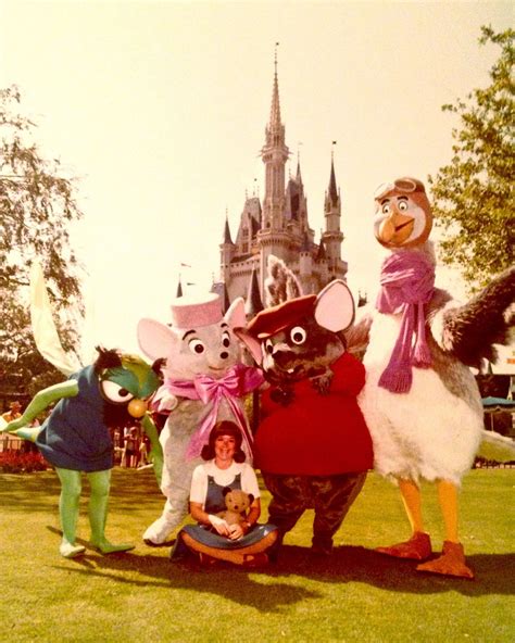 Vintage Picture Of Characters From The Rescuers — Evinrude Miss