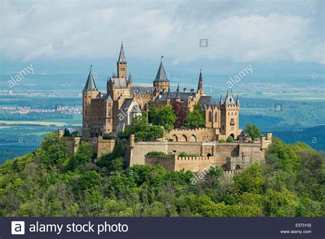 Ferienkalender 2021, 2022 zum herunterladen und ausdrucken. Burg Hohenzollern Castle, near Bisingen, Baden-Württemberg ...