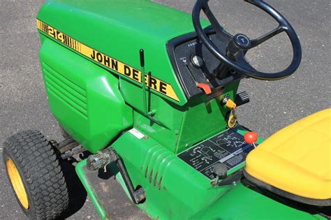 John Deere 214 Tractor With Hydraulic Lift Electric Pto And Wheel