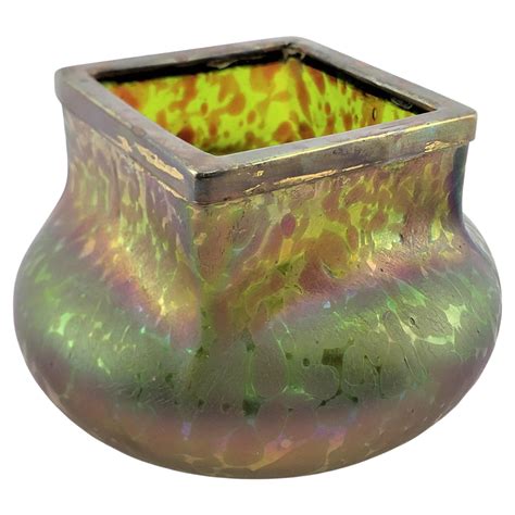 Unsigned Vintage Iridescent Art Glass Vase Beautiful Bulbous Shape Deep Purple Collectibles Art