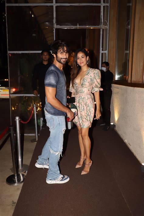 Shahid Kapoor Mira Rajputs Romantic Day Out Latter Looks Smoking Hot In V Neck Floral Dress