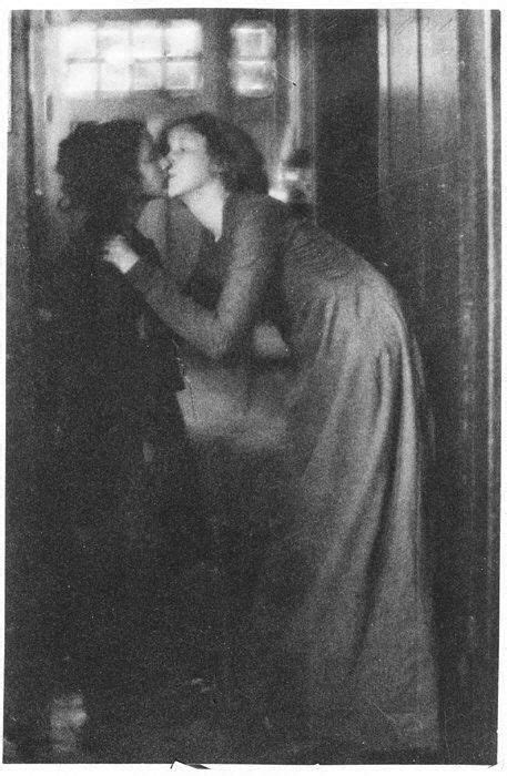 The Kiss Clarence White Blackandwhitephotographscouples Vintage