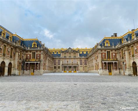 La Cour Dhonneur La Cour Royale Et La Cour De Marbre Du Château De