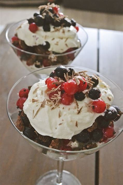 Finnish Trifle (Cookie, cream and jam dessert) - Pappilan hätävara ...
