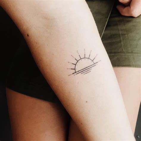 Tatuagens Femininas Fotos E Ideias Para Voc Tatuagens Do Sol Nascente Tatuagem Sol