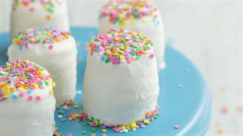 Cake making and baking are intrinsic to british and irish food. Sponge Kisses | Recipe | Dessert recipes, Fun desserts ...