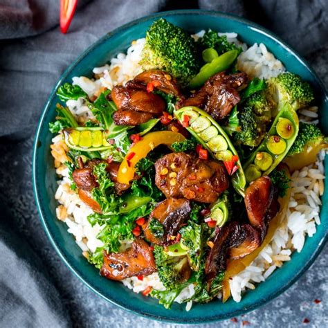 Crispy sesame chicken with a sticky asian sauce. Crispy Sesame Chicken with a Sticky Asian Sauce - Nicky's ...