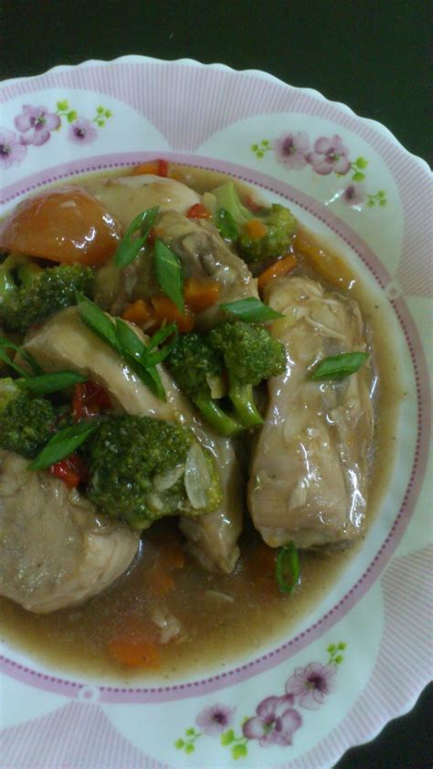 Setelah mendidih, angkat dan siap dihidangkan. DuNia CiNTa KaMi♥♥♥: AYAM MASAK HALIA