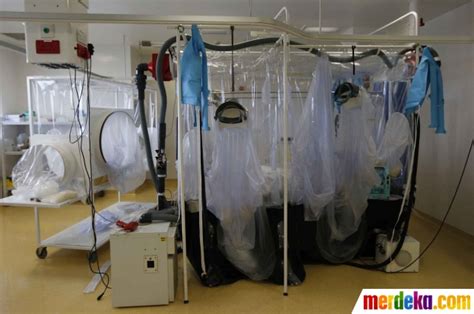 Foto Mengintip Ruang Isolasi Penderita Ebola Di Rumah Sakit London