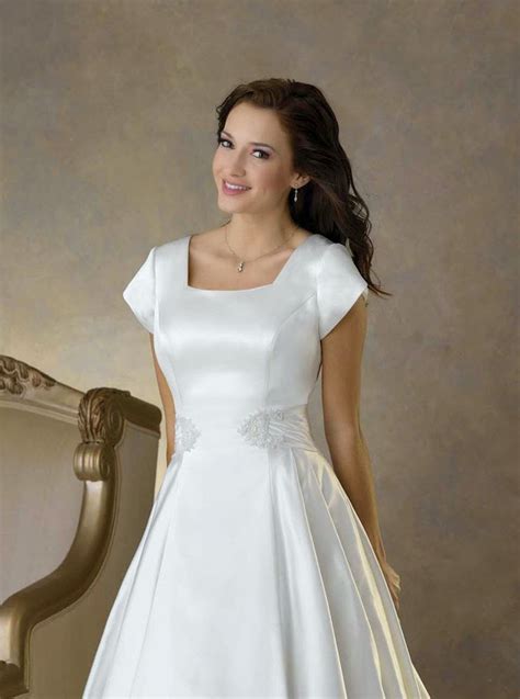 Best Short Wedding Dresses With Sleeves The Ultimate Guide Weddingdress1