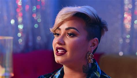 That same day, it was made available for purchase and streaming. Demi Lovato avvista gli "Ufo" VIDEO - LaScimmiaPensa.com