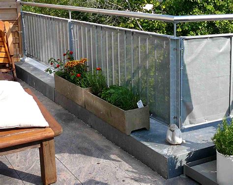 Damit es unter der terrassenüberdachung aus holz bei sommerlichen temperaturen nicht zu heiß wird, kann ein praktischer sonnenschutz für die terrassenüberdachung genäht werden. SONNENSCHUTZ BALKON SELBER MACHEN - nxsone45
