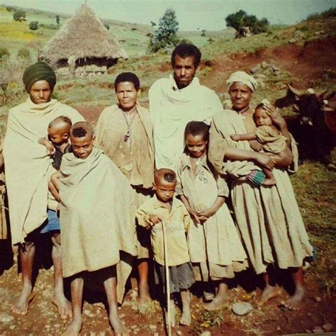 አርሶ አደሩሠርቶ አደሩ የአገሬ የበጌምድር ቤተሰብ ድሮም አሁንም ይህን ይመስላል። ምንጭ Amhara Ethiopian