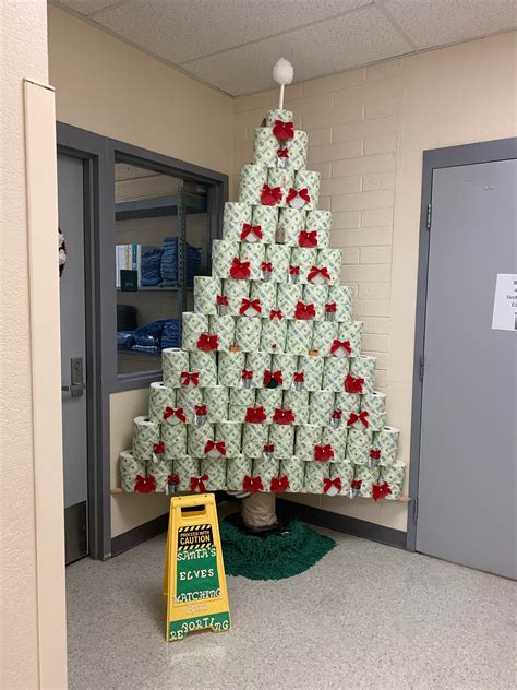 A Christmas Tree Made Out Of Toilet Paper Rolls And Scrub Brushes Atbge