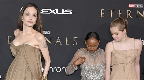 Angelina Jolie Asiste A La Inauguración Del Curso De Su Hija Zahara En