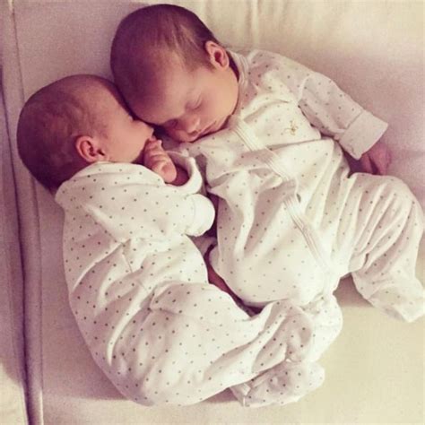 Twin Baby Girls Twin Babies Newborn Pictures Baby Kind Baby Love