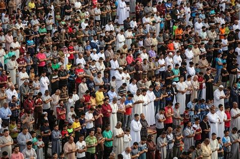 بالصور غزة تحيي صلاة العيد في الساحات العامة وكالة خبر الفلسطينية