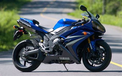 Niall mackenzie splits the difference in sunny southern spain. 2007 Yamaha YZF-R1 - Turn It Up - Cycle Canada