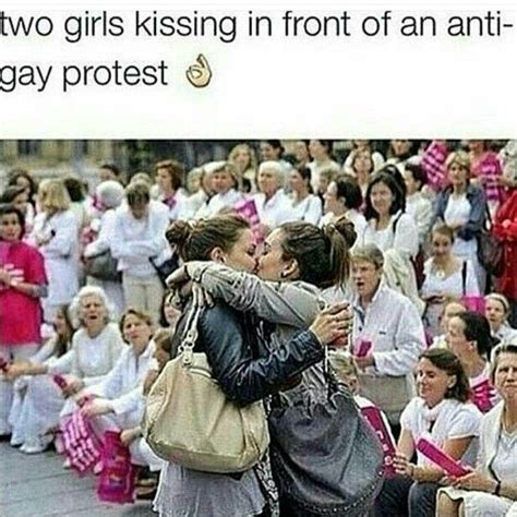 You Can See That Woman Face She S Probably Thinking About That Ass Lesbians Kissing Kissing