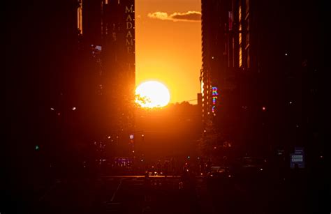 Manhattanhenge Returns Phenomenon Brings Spectacular Sunset To New