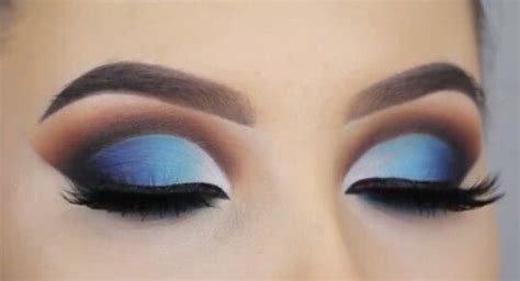 Beautiful Sky Blue Eyeshadow Halo Eye Makeup Smokey Eye Makeup