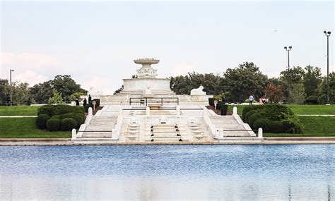 My first stop is always james scott memorial fountain. The James Scott Memorial Fountain Is A Monument Located In ...