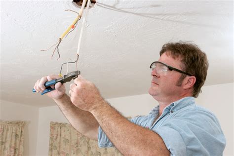 It's less than a few years old. 7 Possible Reasons Why Your Ceiling Fan Stopped Working