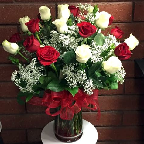 Long Stem Red And White Roses Vase In San Diego Ca House Of Stemms