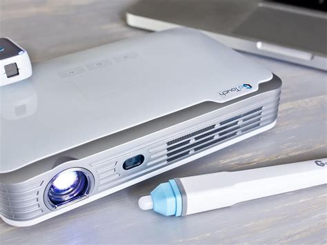 This Whiteboard Projector Comes With An Interactive Stylus