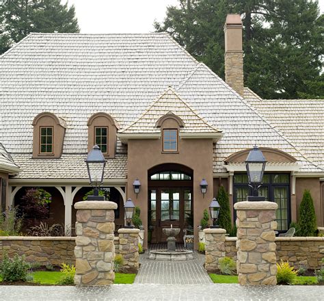 Classical period middle east architecture. French Modern House With Courtyard In The Middle - Zion Star