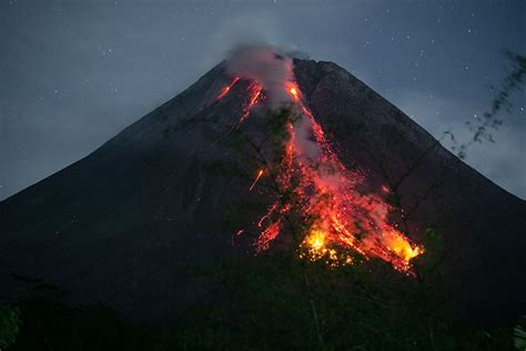 Guguran Lava Pijar Gunung Merapi