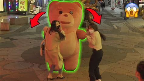 Korean Girls Screams Ever Awesome Reactions Giant Pink Bear Prank Youtube