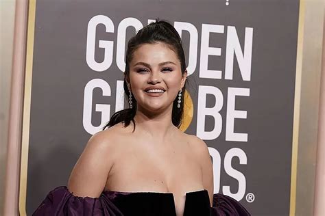 Selena Gomez Dazzles With Her Natural Beauty And Cleavage On Instagram Marca