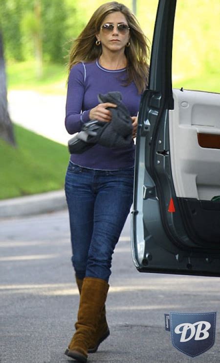 Celebs In Denim Jennifer Aniston In Degaine Jeans