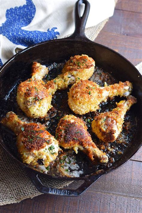 Baked chicken drumsticks are the easiest way to get dinner on the table quickly! Oven Fried Panko Crusted Chicken Drumsticks | Soulfully Made