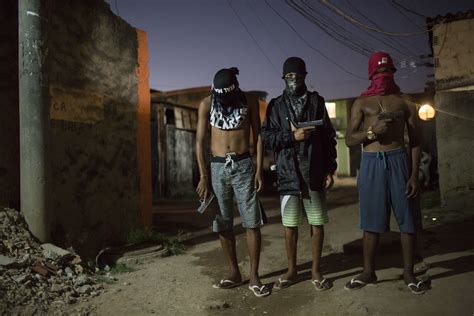 la delincuencia sigue al frente de las favelas en río el sentinel