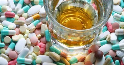 El Parroquiano: ¿Puedo beber alcohol tomando medicamentos? Aquí la