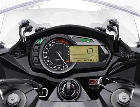 If we talk about kawasaki ninja 1000 engine specs then the gasoline engine displacement is 1043 cc. Kawasaki Ninja 1000