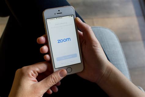 The possibility to see colleagues during communication has proven to increase. Zoom apologizes for Facebook privacy fiasco and updates ...