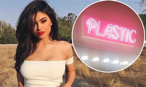 Kylie Jenner Spends 10000 On Pink Neon Plastic Sign Glam Room Plastic Signs Neon Pink