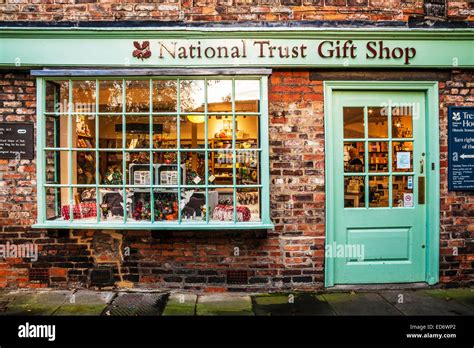 T Shop Stock Photos And T Shop Stock Images Alamy