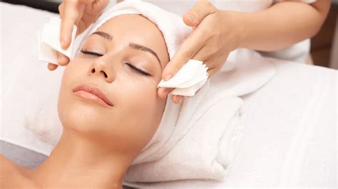 Skin Brightening Facial Ombré Salon