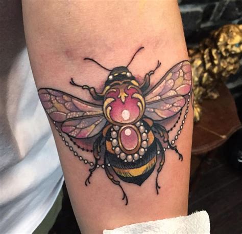 Pin By Calantha Sadler On Tattoos Queen Bee Tattoo Bee Tattoo