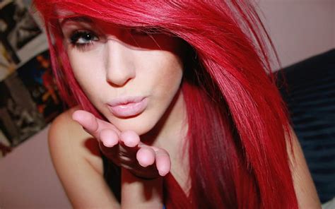 Red Haired Red Eyes Girl Kiss Hd Wallpaper Peakpx