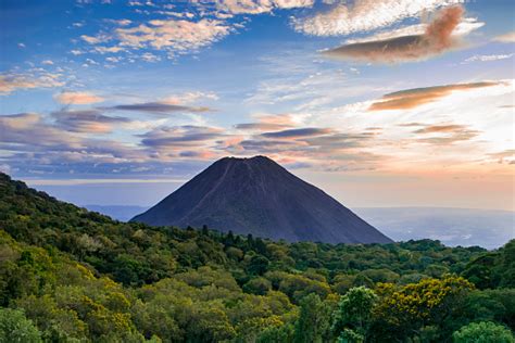 Izalco Volcano In El Salvador Stock Photo Download Image Now Istock