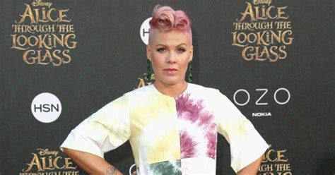 Pink Sends Empowering Post Baby Weight Loss Message Huffpost Parents