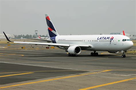 Nosso compromisso com a sustentabilidade é #umdestinonecessário ✈️. Grupo LATAM Airlines estreia nova marca global LATAM com ...