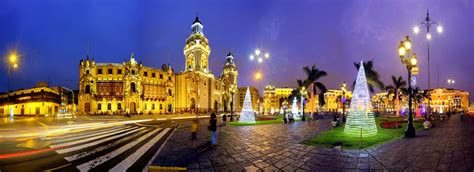 Plaza Mayor De Noche Lima Viajar A Peru