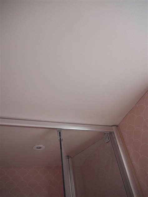 But what many people don't know is that they can in this article, i'm going to discuss how to repair peeling paint on walls or ceilings. How To Repair A Peeling Bathroom Wall Or Ceiling ...